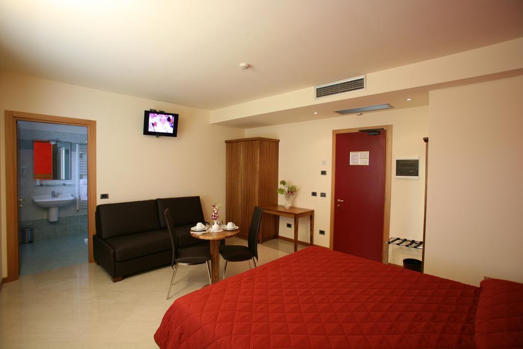 Hotel 5 Vie Almenno San Salvatore Szoba fotó