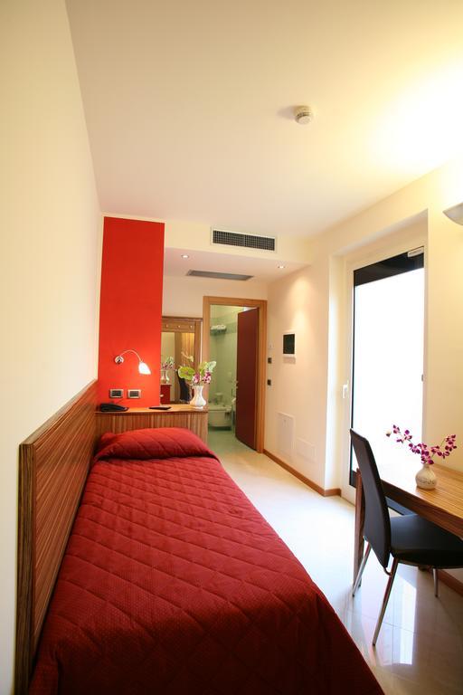 Hotel 5 Vie Almenno San Salvatore Szoba fotó